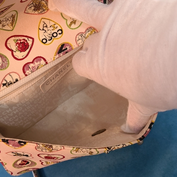 CHANEL Valentine Heart Single Flap Small Chain Shoulder Bag - Picture 11 of 16